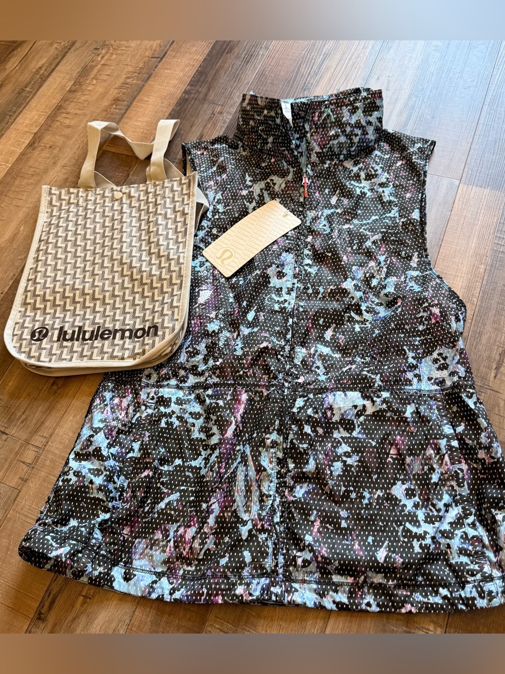 NWT Lululemon Pack-It Vest Hooded Reflective Abstract Size 8 retired with‎ bag